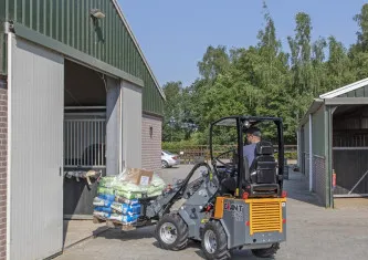 Giant G1100 TELE med redskab – producentfoto 2